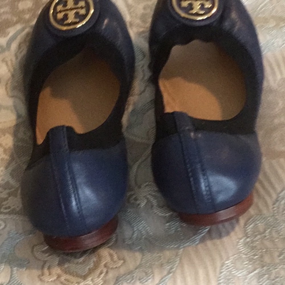 Tory Burch Navy Blue flat shoes.